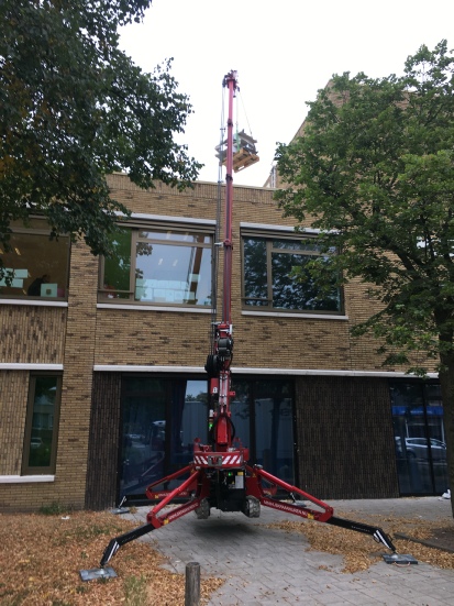 warmtewiel hijsen op dak school