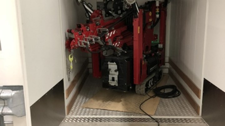 hoeflon c6 compactkraan in lift
