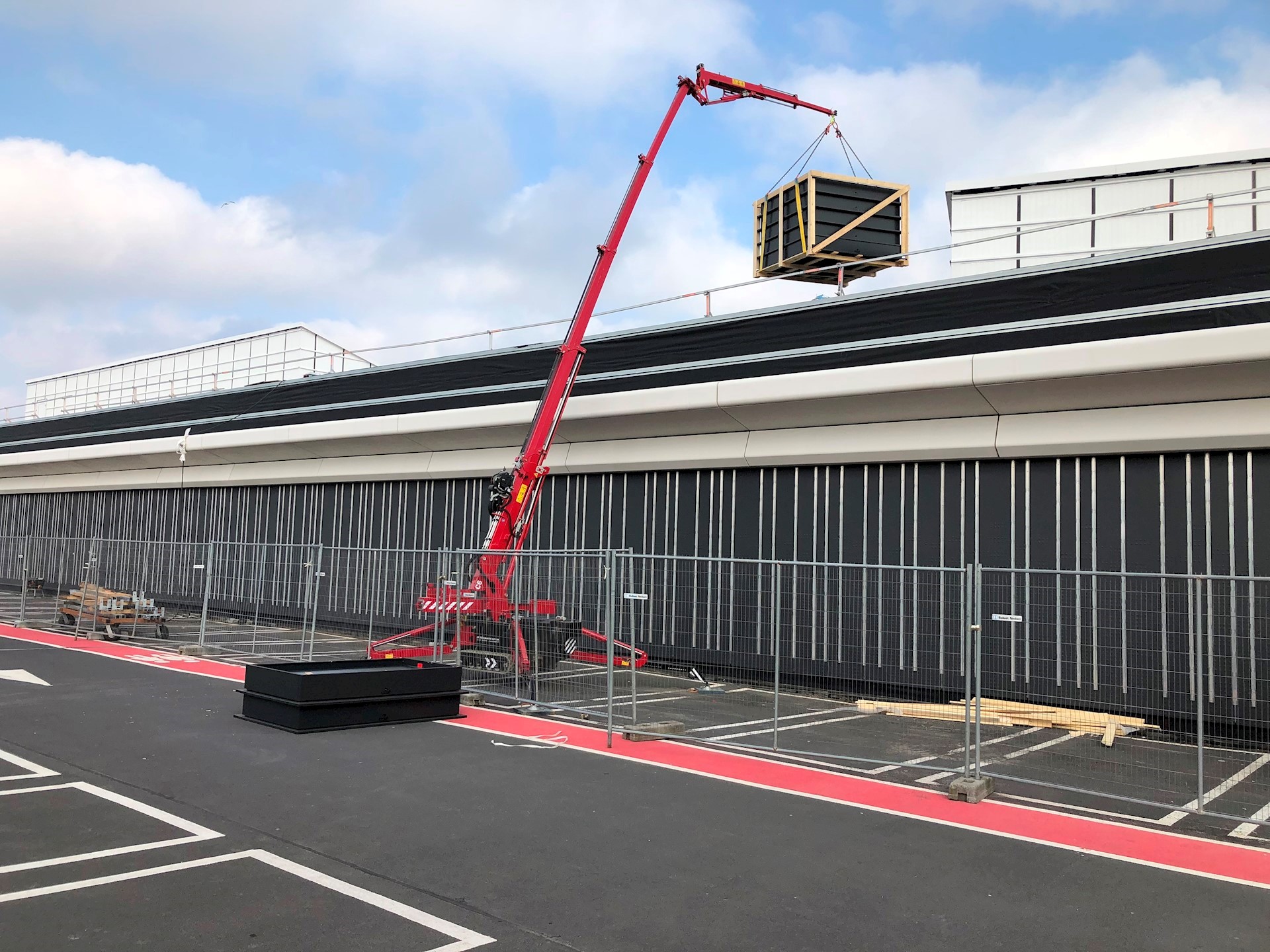 Minihijskraan op parkeerdek