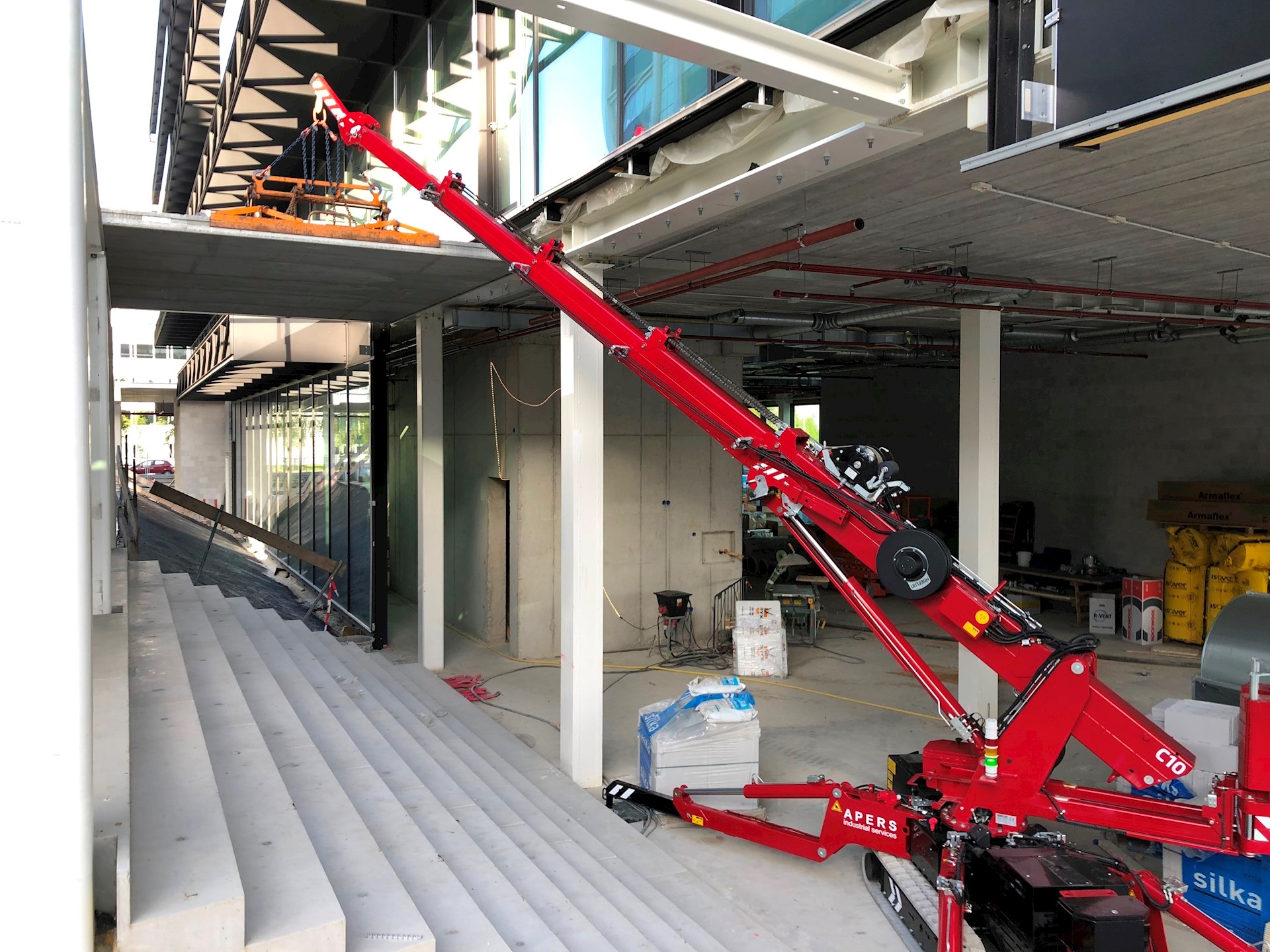 vloerplaten hijsen met minihijskraan