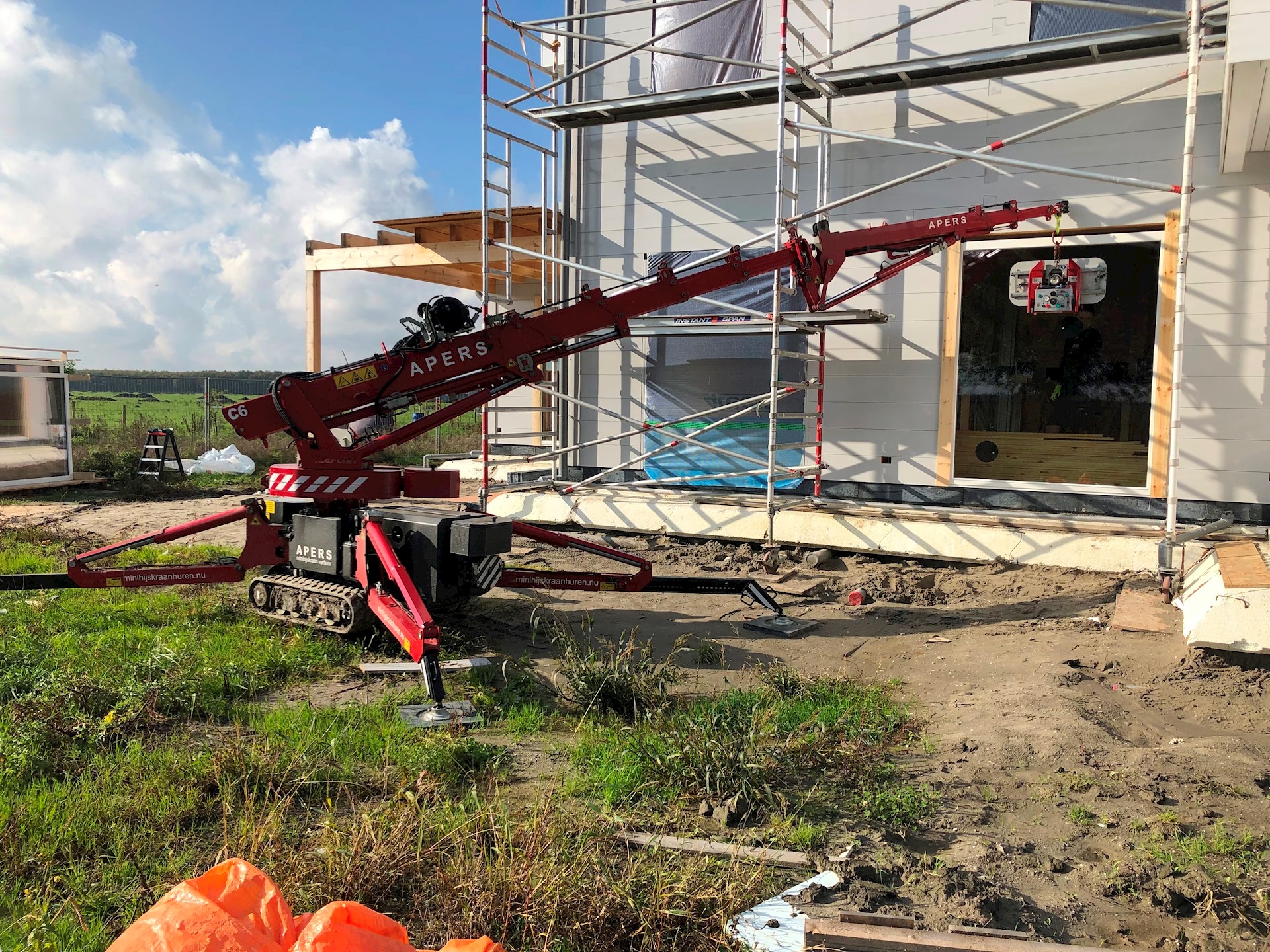 Glasmontage met minihijskraan en glaszuiger