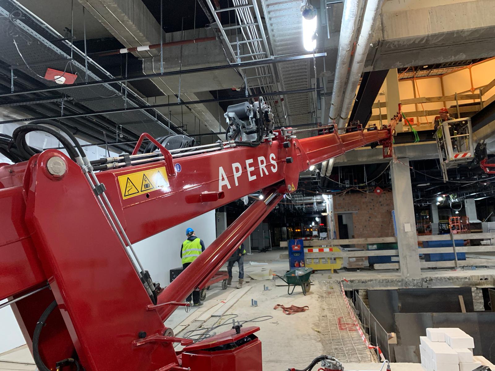 Inpandig staal monteren met minihijskraan