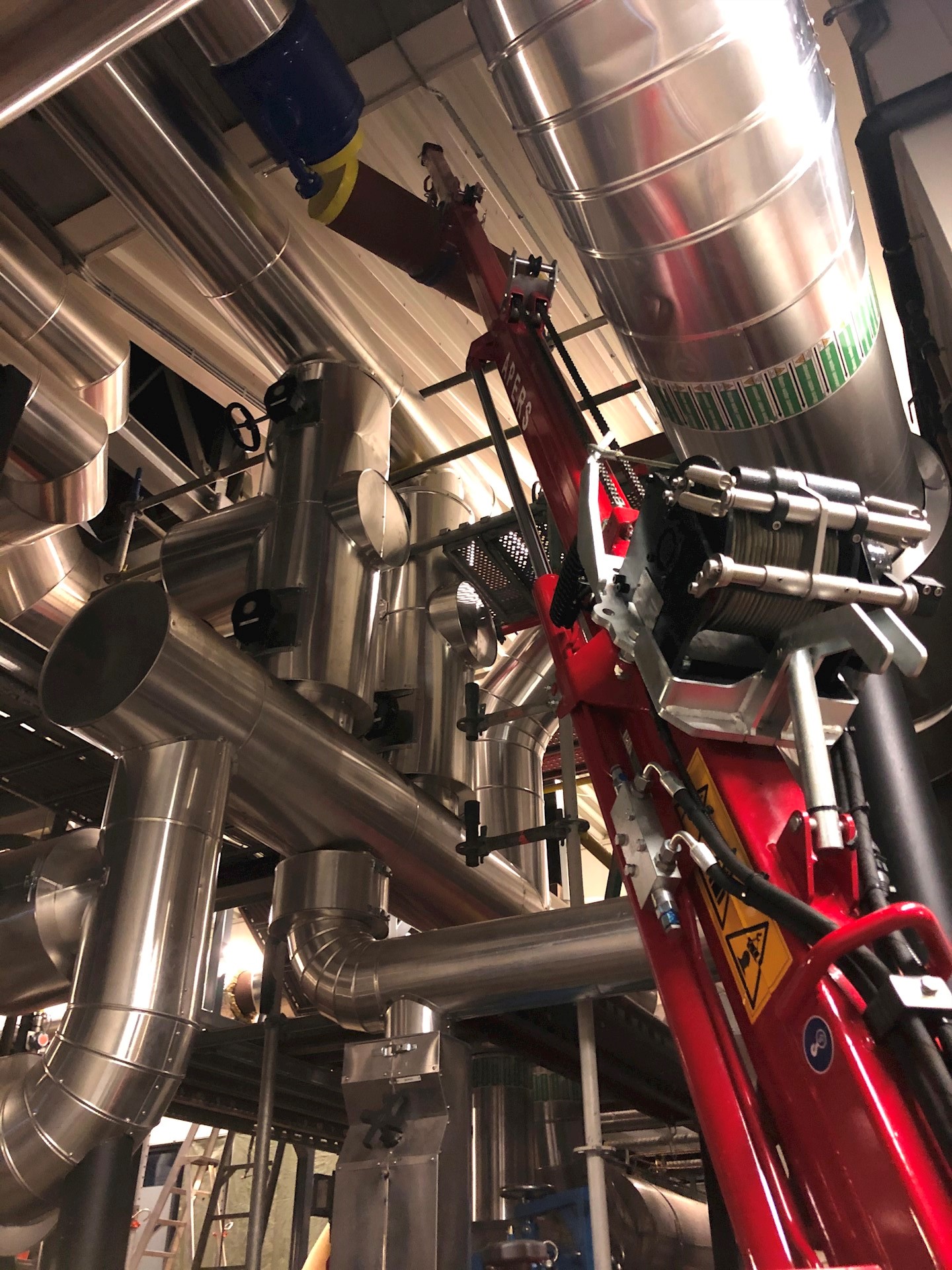 Leiding monteren met minihijskraan Hoeflon C1